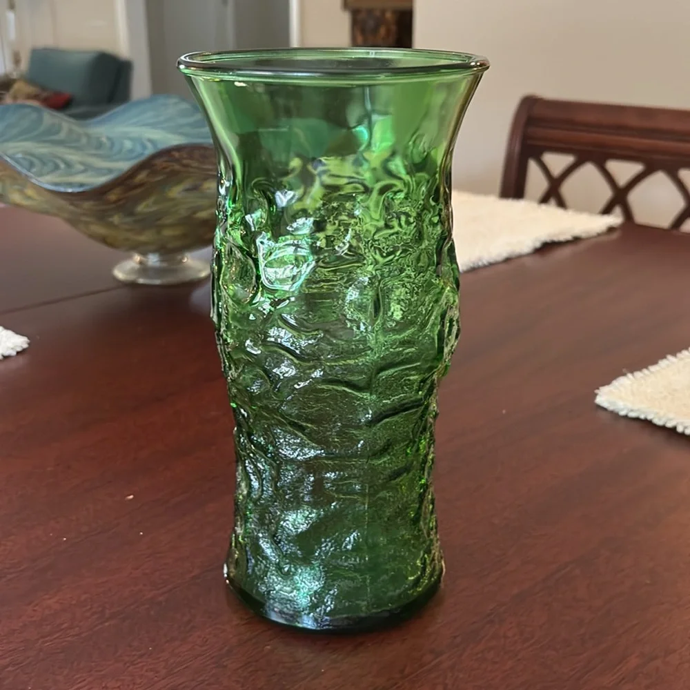 Crinkled Green Glass Vase Vintage - Picture 3 of 12